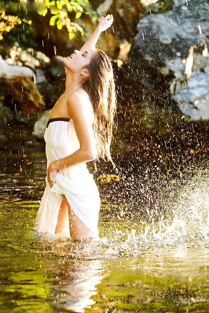 Marie Avgeropoulos in Jerusalem