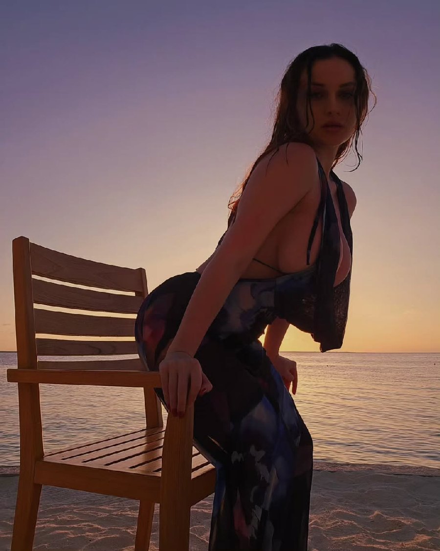 Sexy girl Miranda Faith nude in Jerusalem