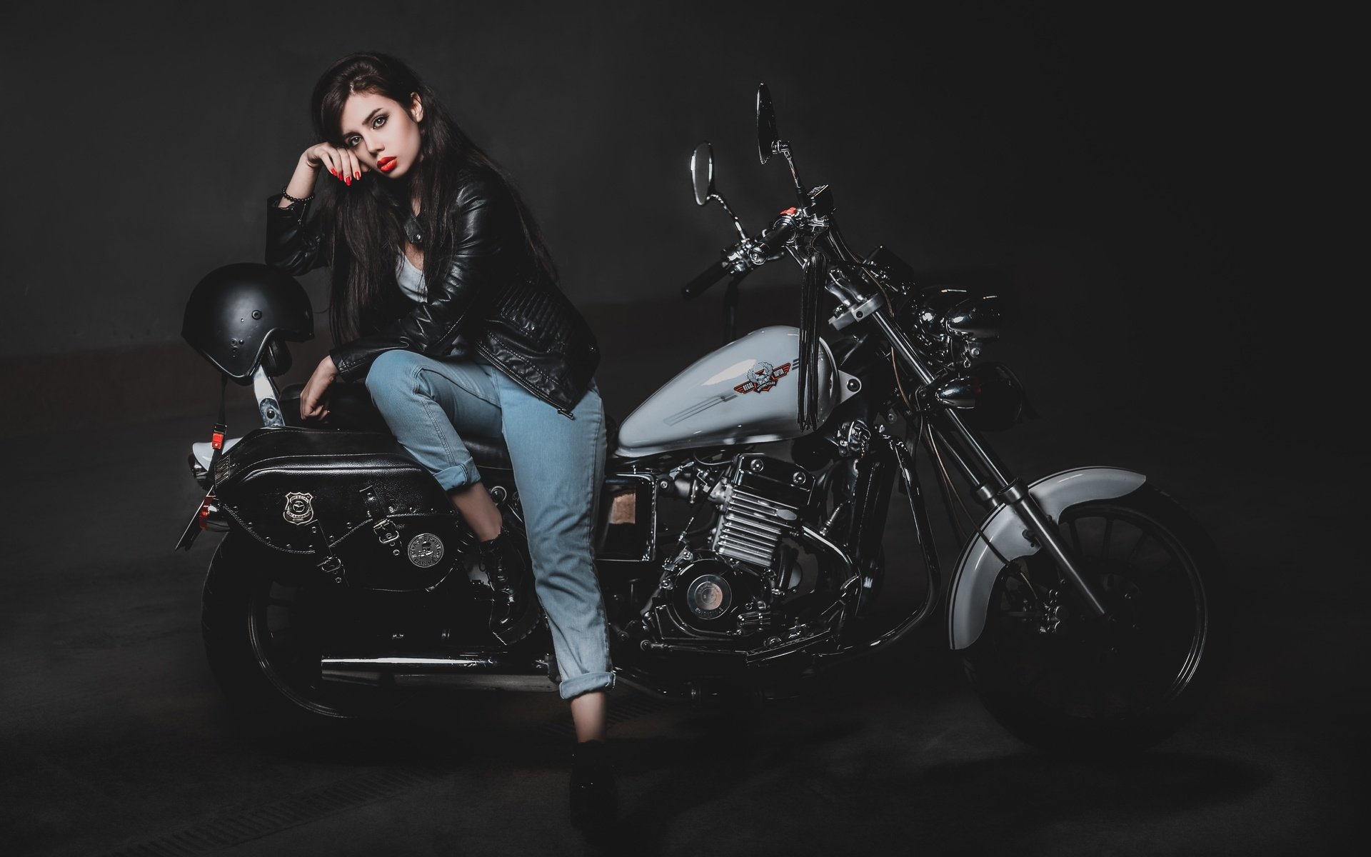 Biker girls: style and drive in Jerusalem