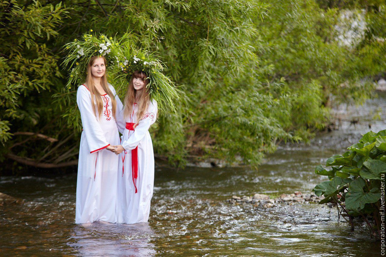 Women in Slavic costumes in Jerusalem