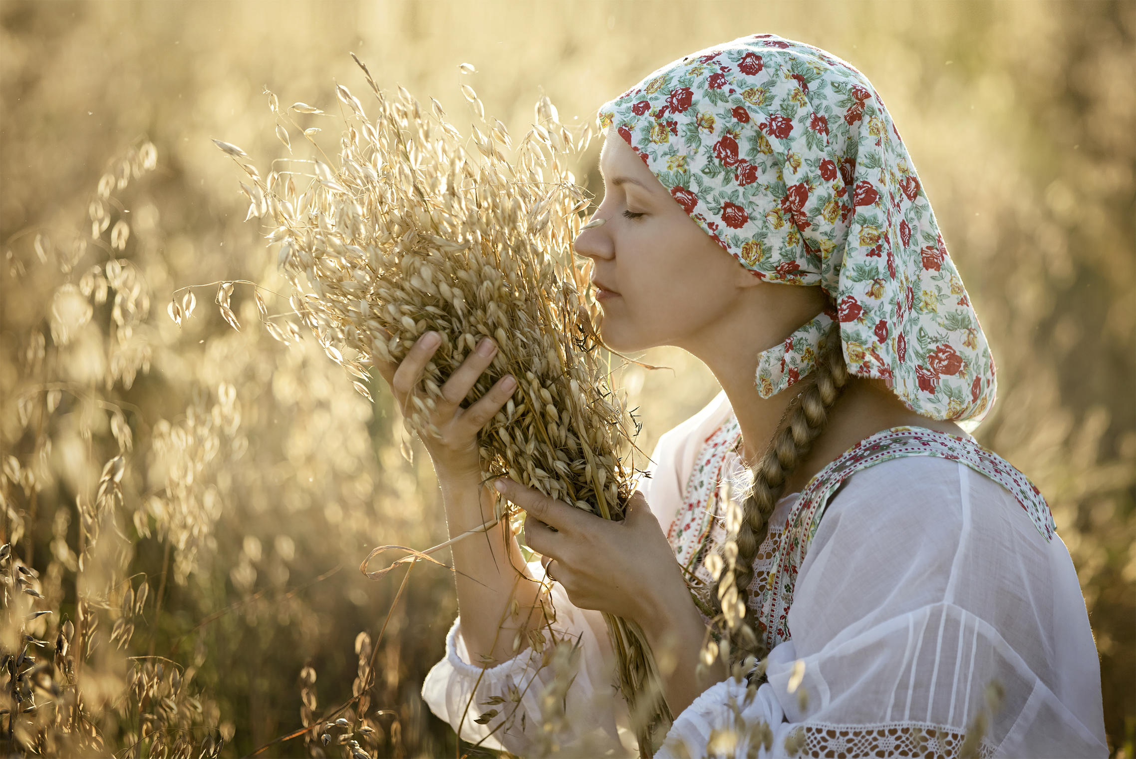 Photo Women in Slavic costumes in Jerusalem
