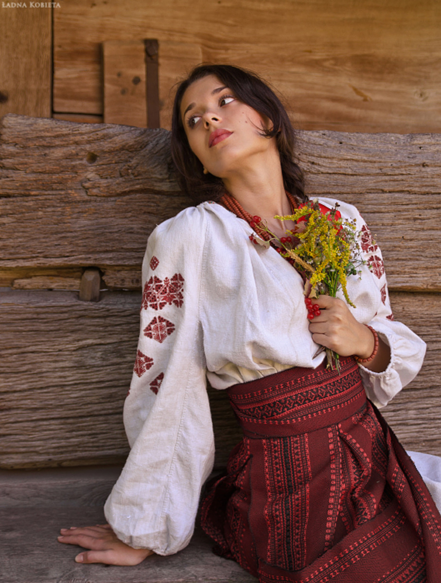 Girls in Slavic costumes in Jerusalem