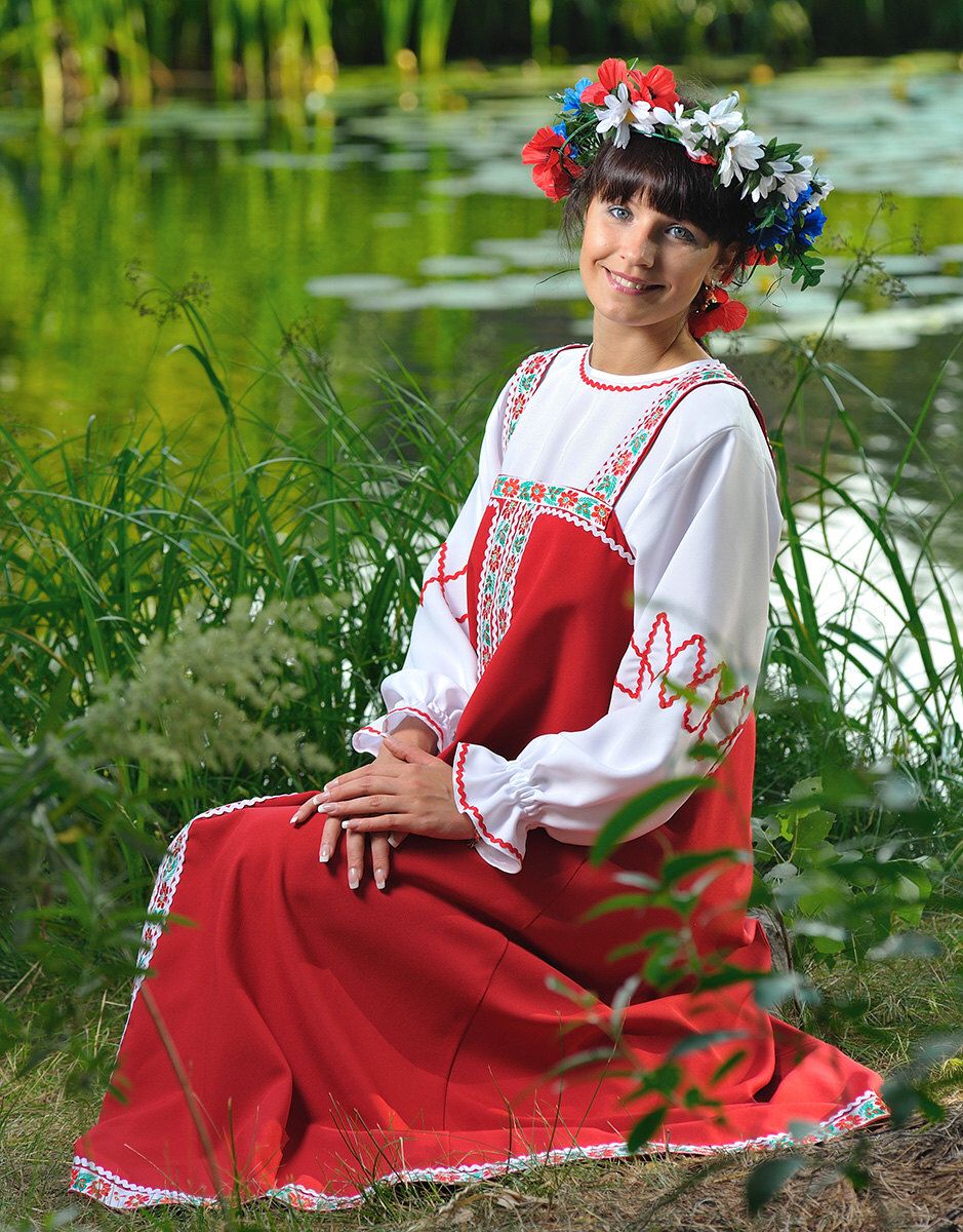 Beautiful girl Girls in Slavic costumes in Jerusalem
