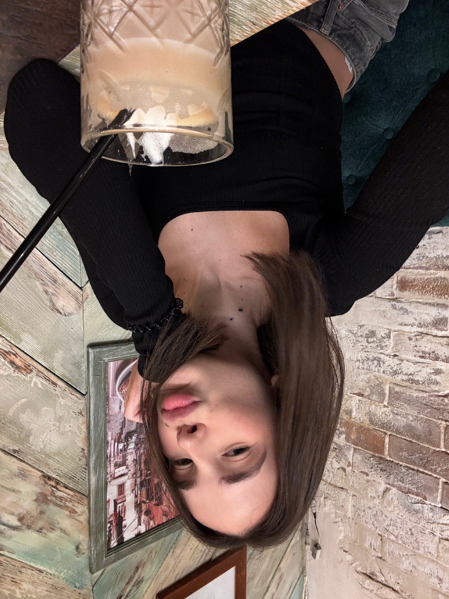 Fresh photos, fresh mood — Tina online in Jerusalem